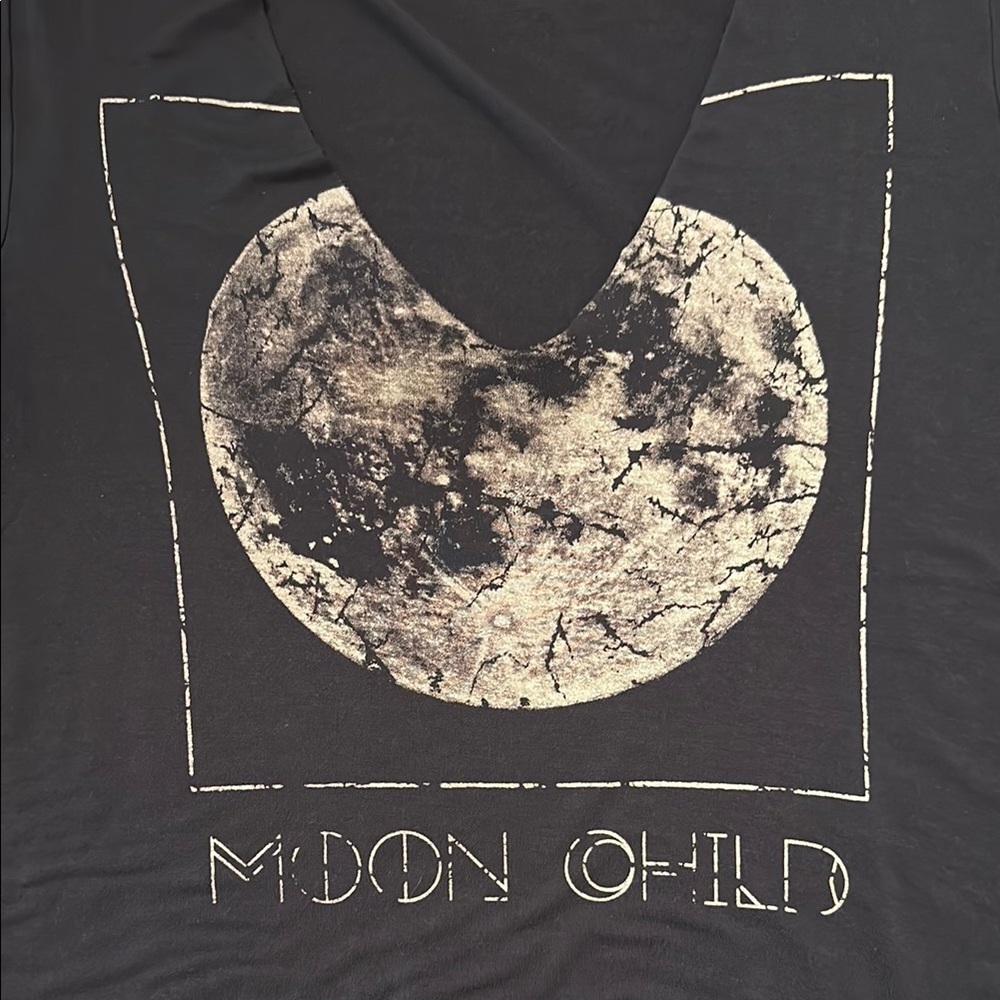 Vestique Moon Child Graphic Tee - Picture 2 of 5